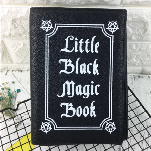Little Black Book of Magic Purse 🔮 - Picture 3 of 8